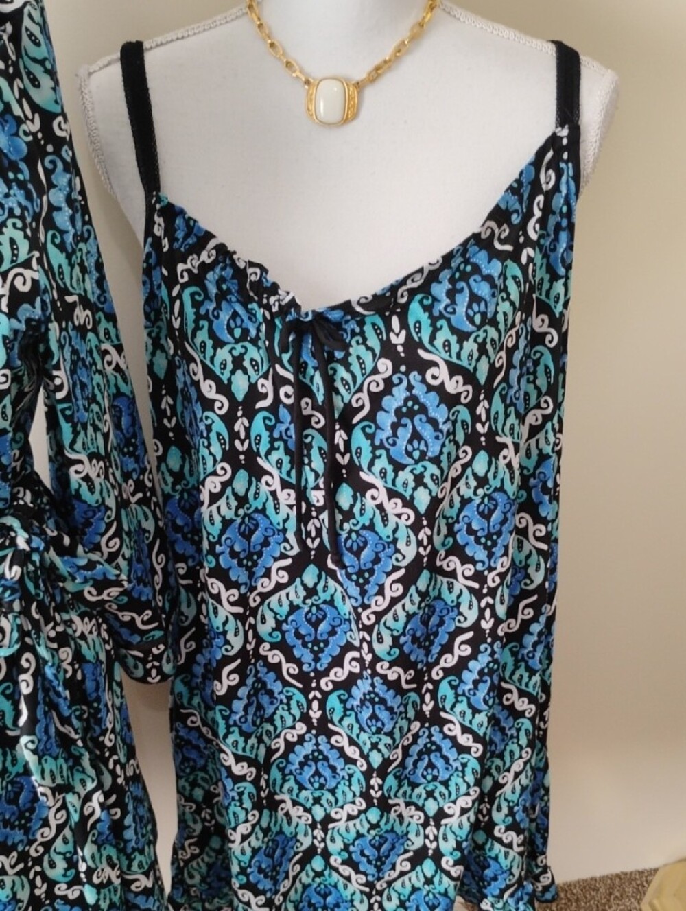 Linea Donatella Nightgown And Robe - Picture 3 of 8